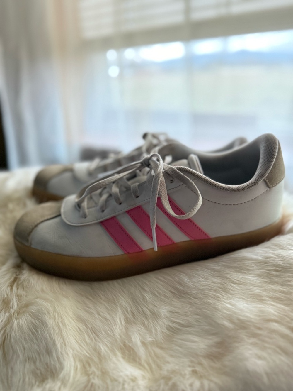 Adidas VI Court child 6.5 with Pink Stripes l